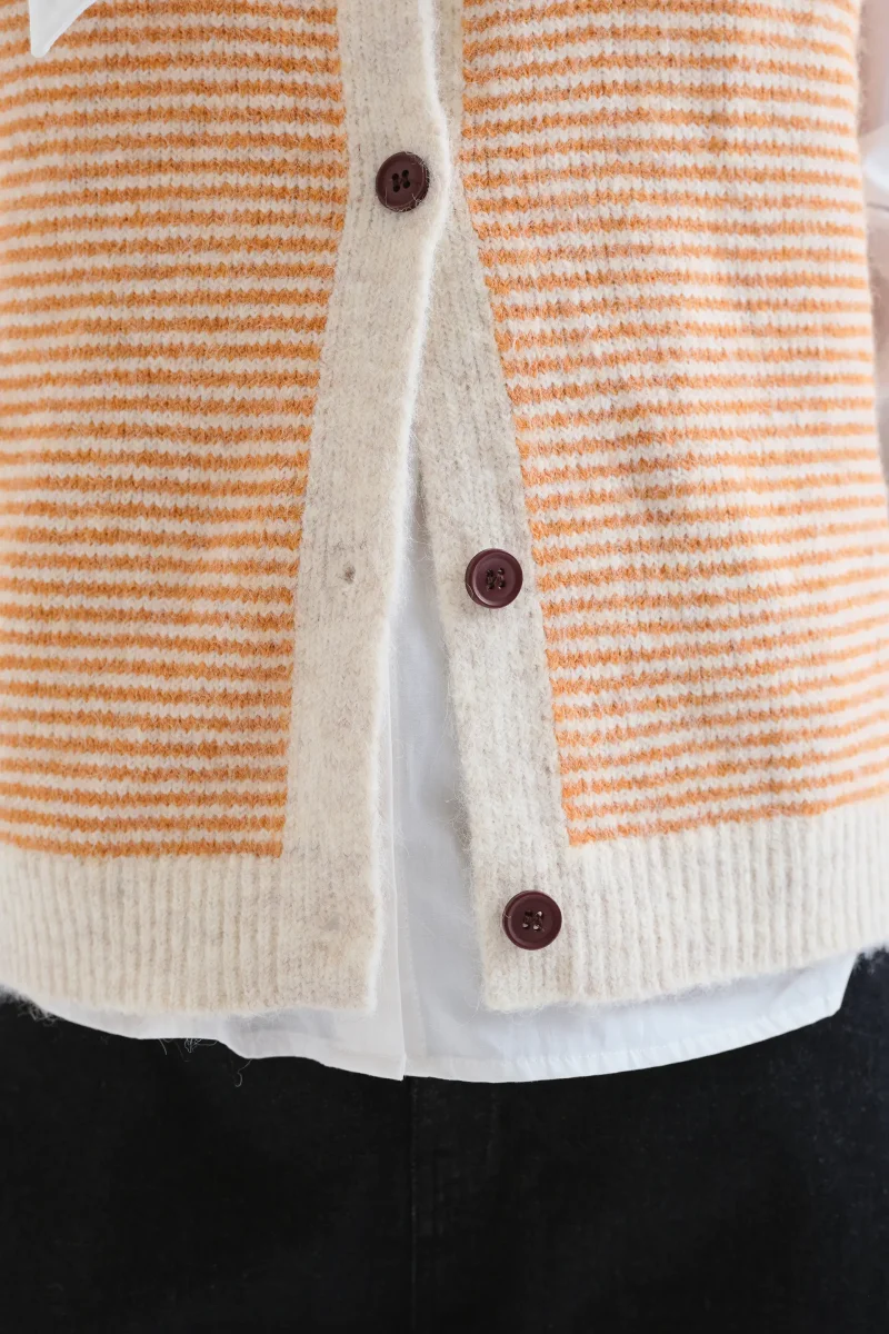 Chaleco de punto con estampado de rayas naranja y blanco - Imagen 4