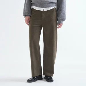 Pantalón de pana marrón oscuro