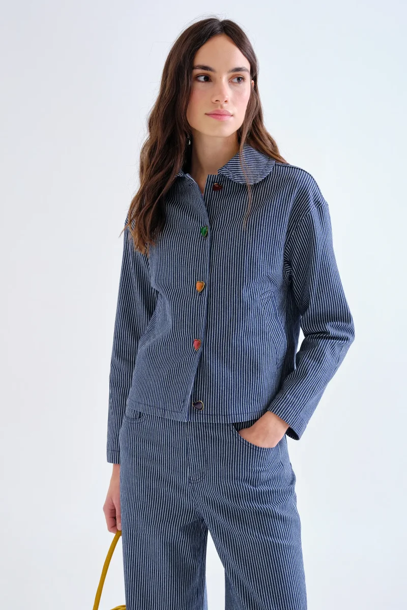 Chaqueta vaquera con rayas azul y detalles de corazón multicolor - Imagen 2