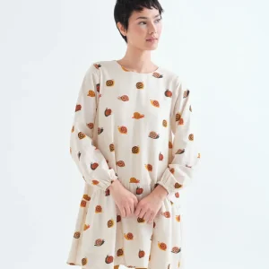 Vestido corto con estampado de caracoles