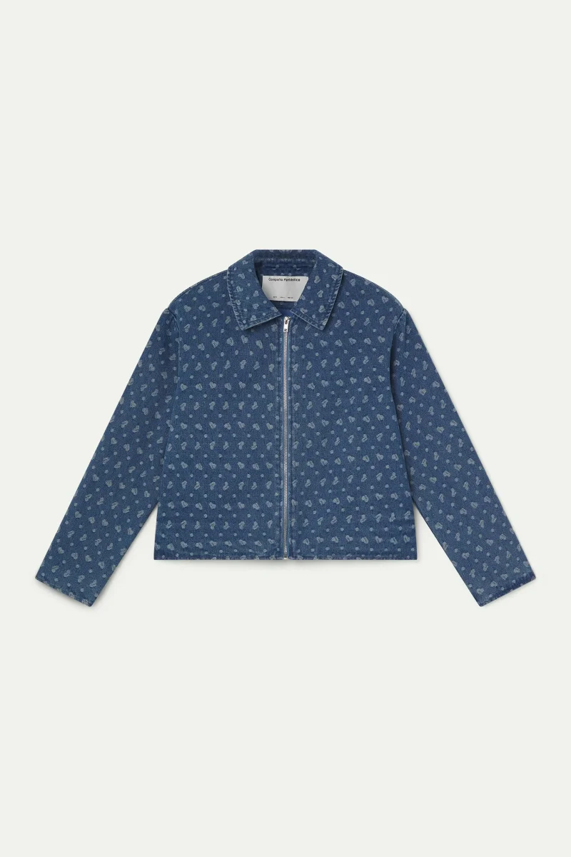 Chaqueta vaquera azul con estampado de corazones - Imagen 7