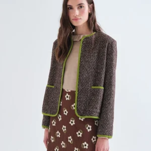 Chaqueta tweed marrón con detalles verde claro
