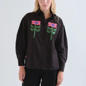 Camisa negra con bordado floral Neo Garden