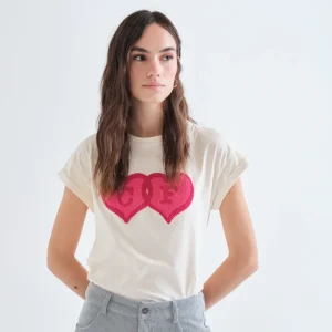 Camiseta 100% algodón blanco con parche "CF" de corazón