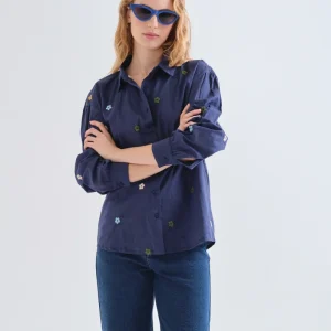 Camisa 100% algodón azul marino con bordado de flores