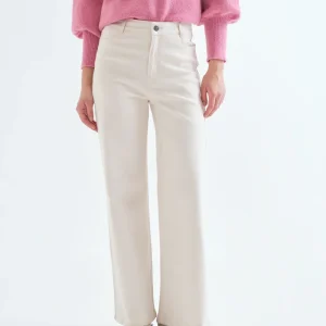 Pantalón vaquero blanco crudo con bolsillos de corazones