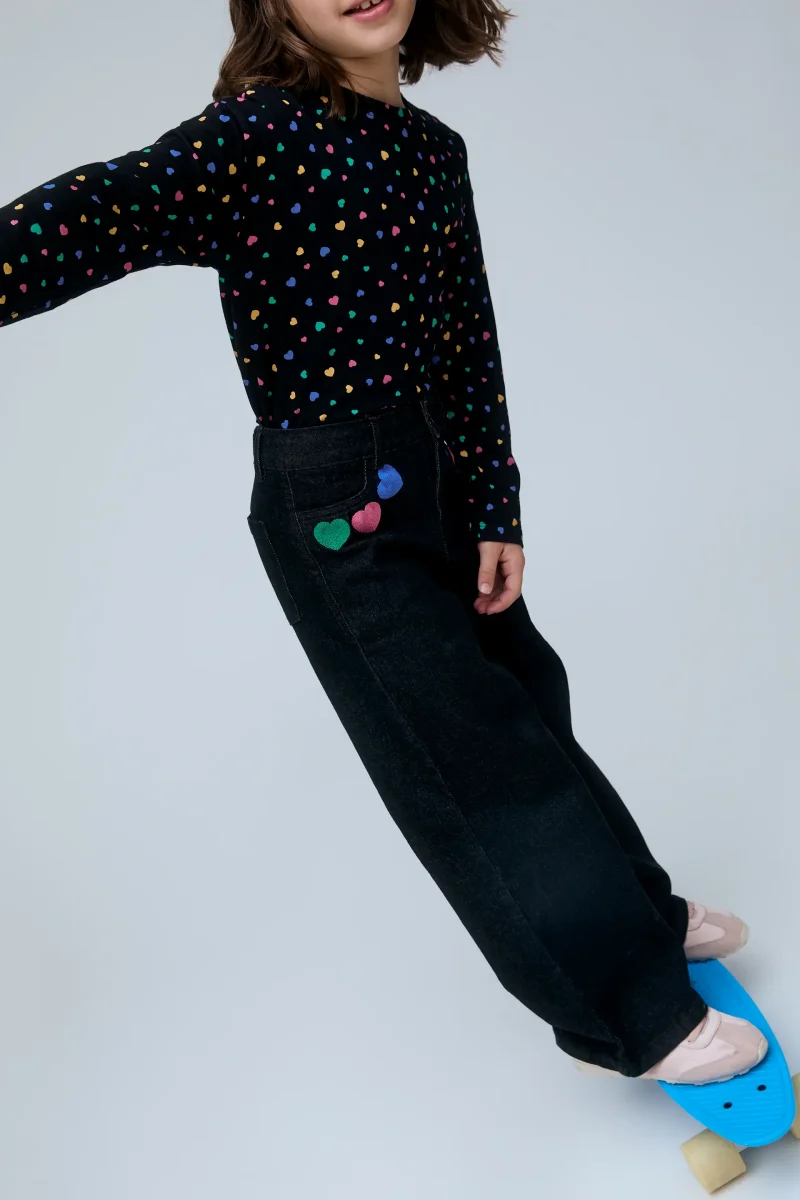 Pantalón vaquero de niña con bordado Candy - Imagen 4