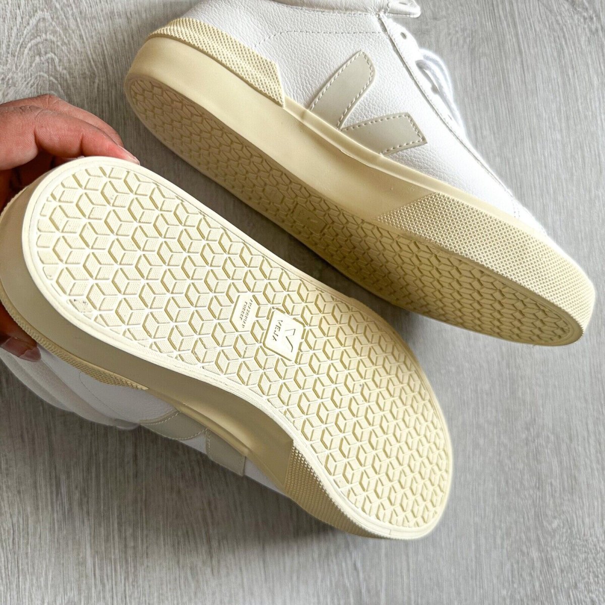 VEJA Minotaur White Leather High Top Trainers - Imagen 8