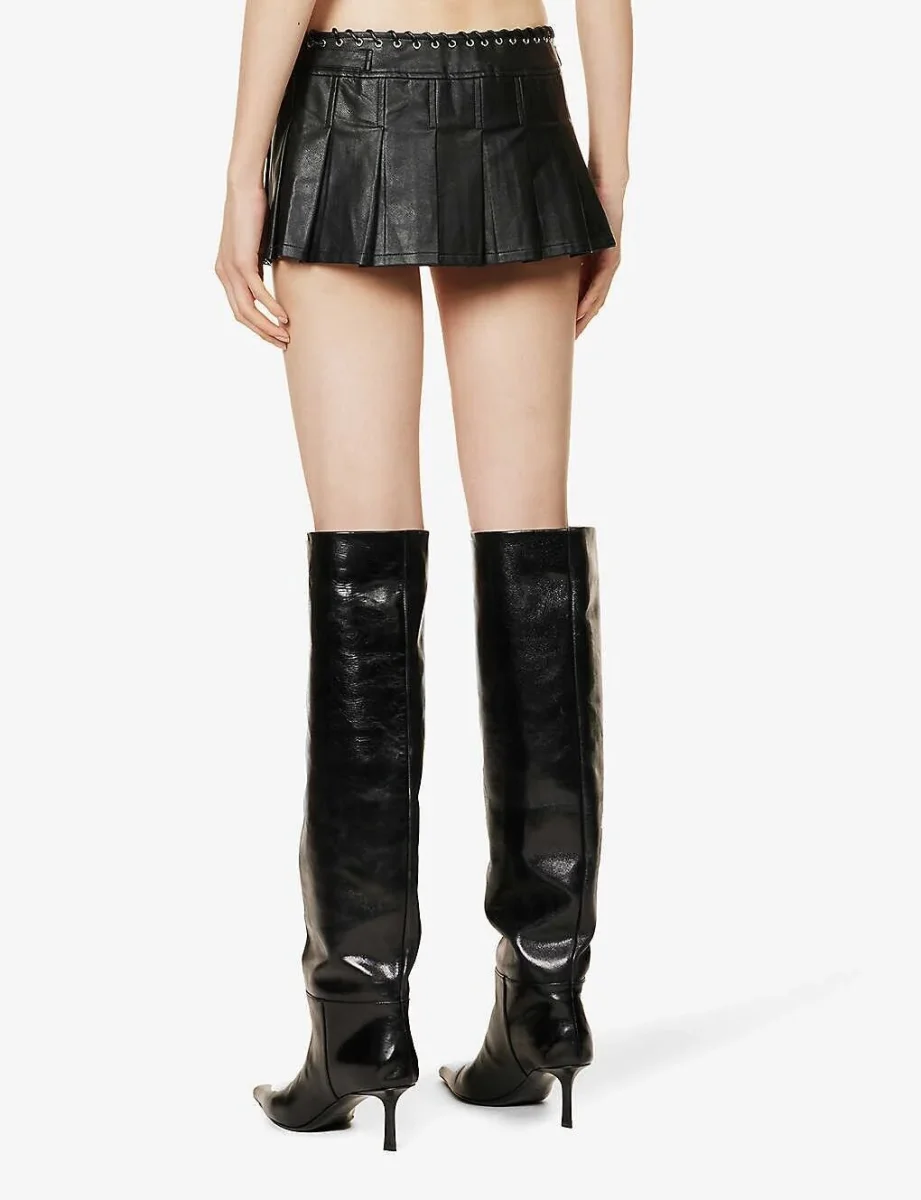 MIAOU Renn Low Rise Vegan Leather Pleated Eyelet Grunge Mini Skirt - Imagen 4