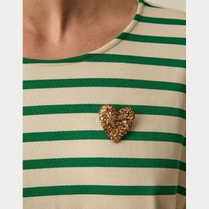 Broche con forma de corazón brillante