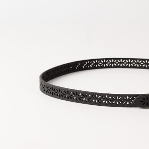 Cinturón estrecho troquelado negro