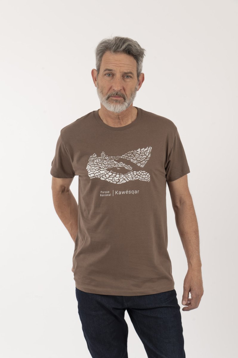Polera Parque Kawesqar Hombre – Café - Imagen 3