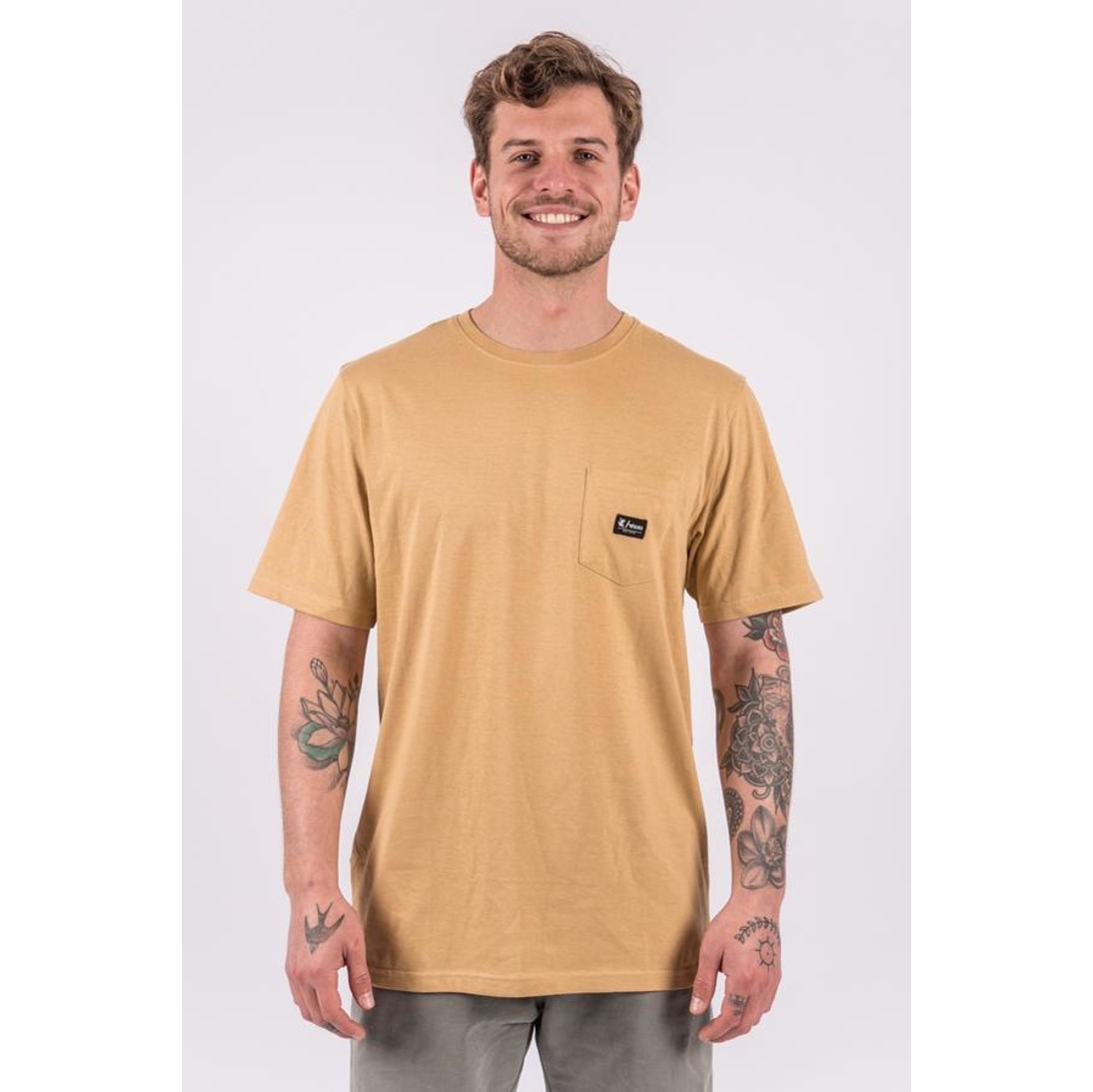Polera con Bolsillo Mc Hombre Cafe - Imagen 2