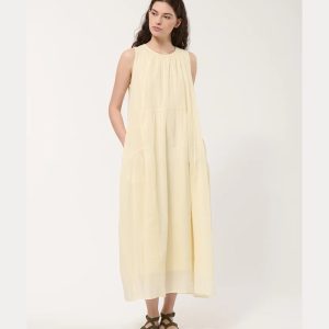 Vestido largo amarillo con fruncidos
