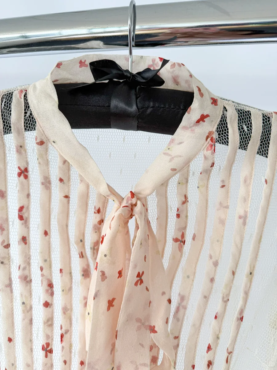 Red Valentino Bow Tie Sheer Floral Detail Blouse - Imagen 3