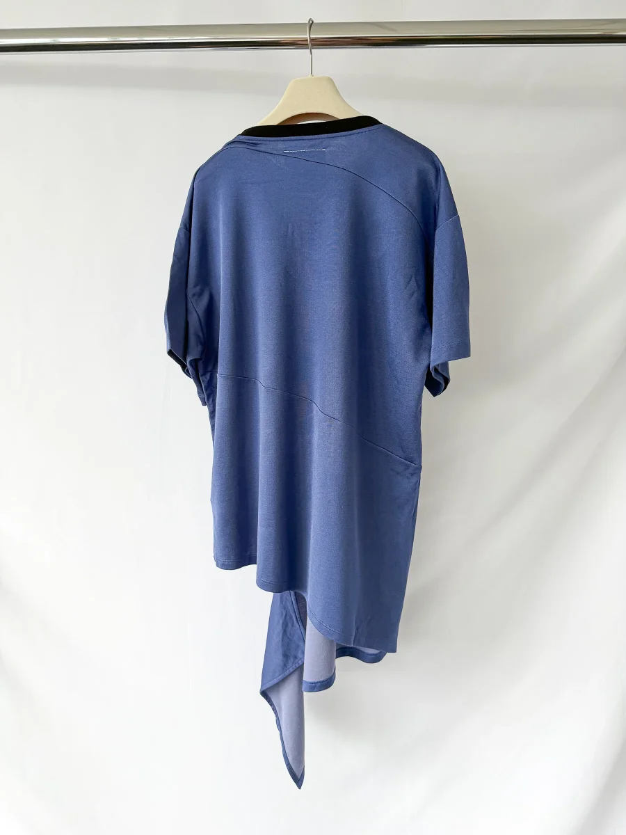 MM6 Maison Margiela Blue Deconstructed Cut-Out Crew Neck T-Shirt - Imagen 5