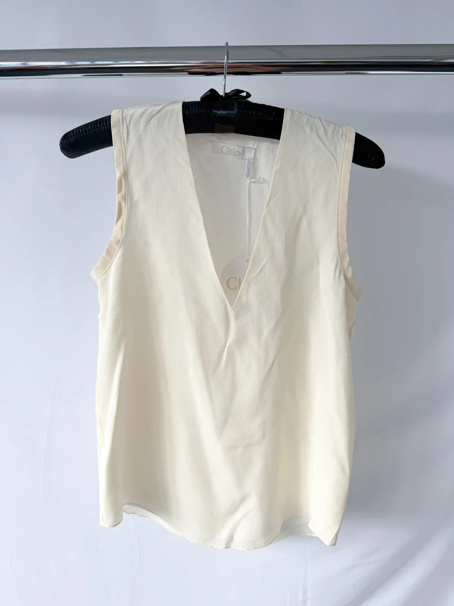 Chloe Buttercream V-Neck Sleeveless Blouse - Imagen 2