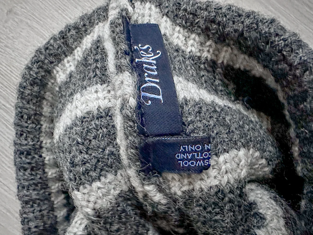 Drake's Grey Striped Lambswool Beanie Hat - Imagen 5