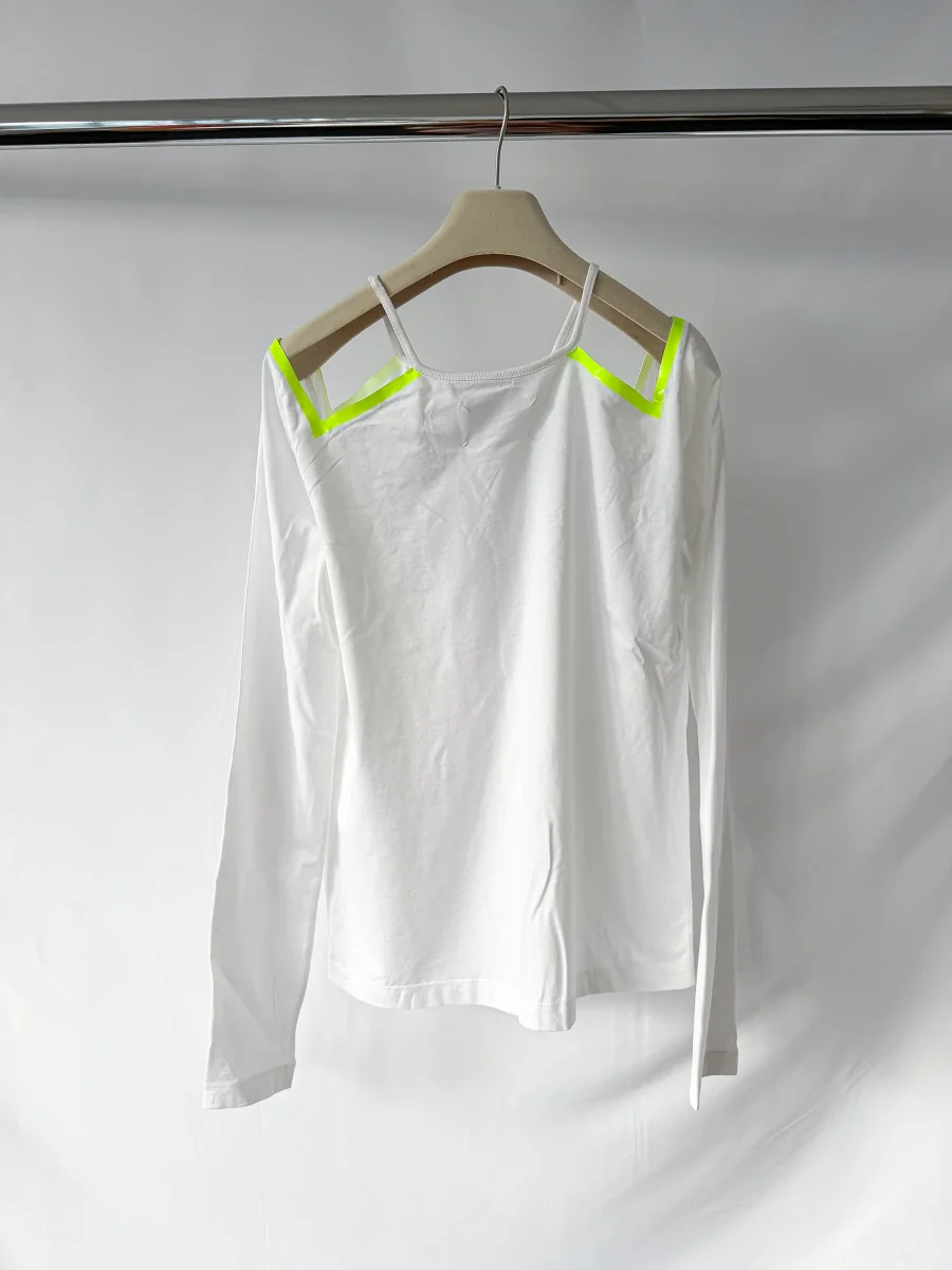 Maison Margiela 1 White Long Sleeve Cold Shoulder Neon Detail Top - Imagen 5