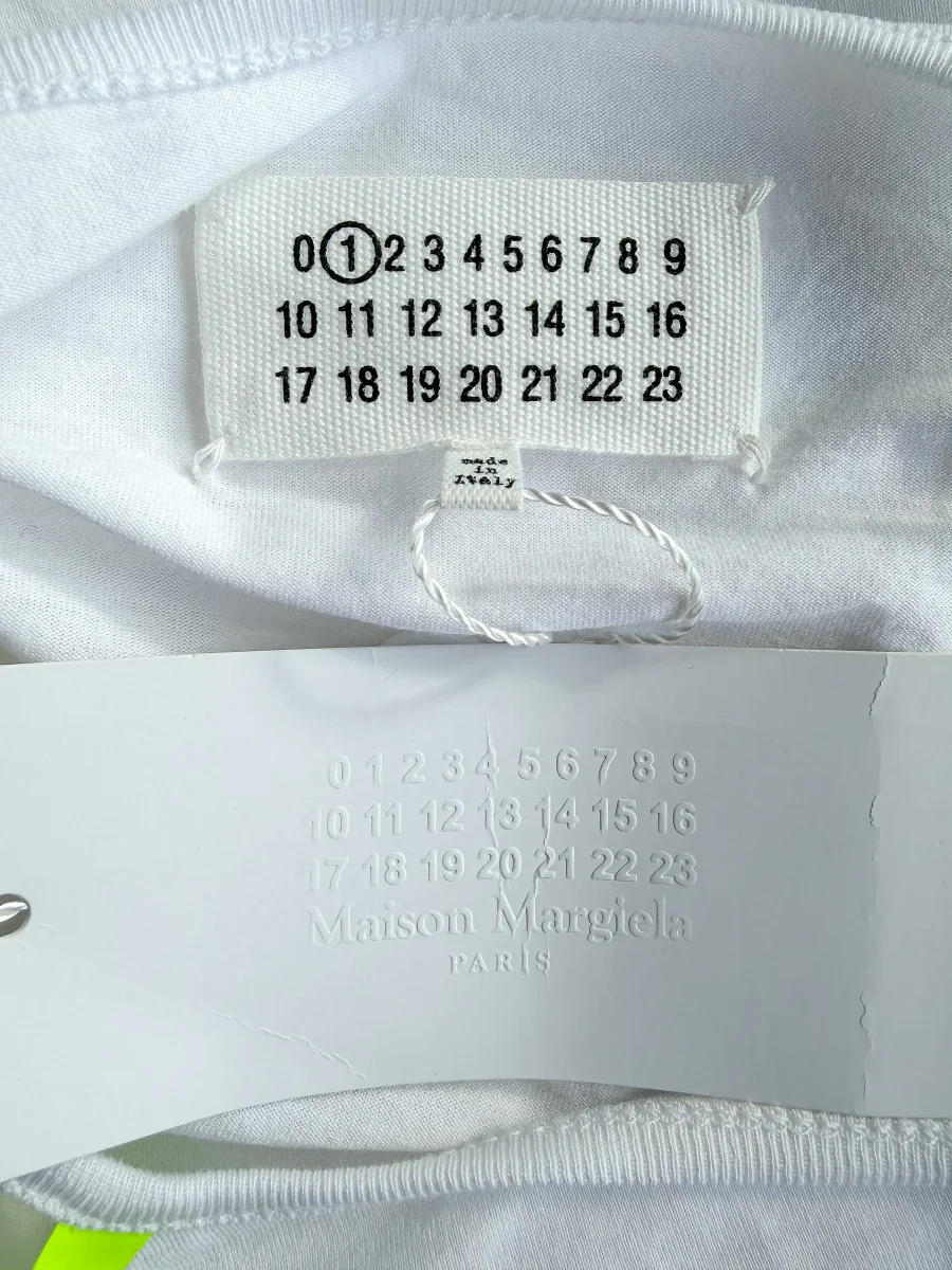 Maison Margiela 1 White Long Sleeve Cold Shoulder Neon Detail Top - Imagen 7