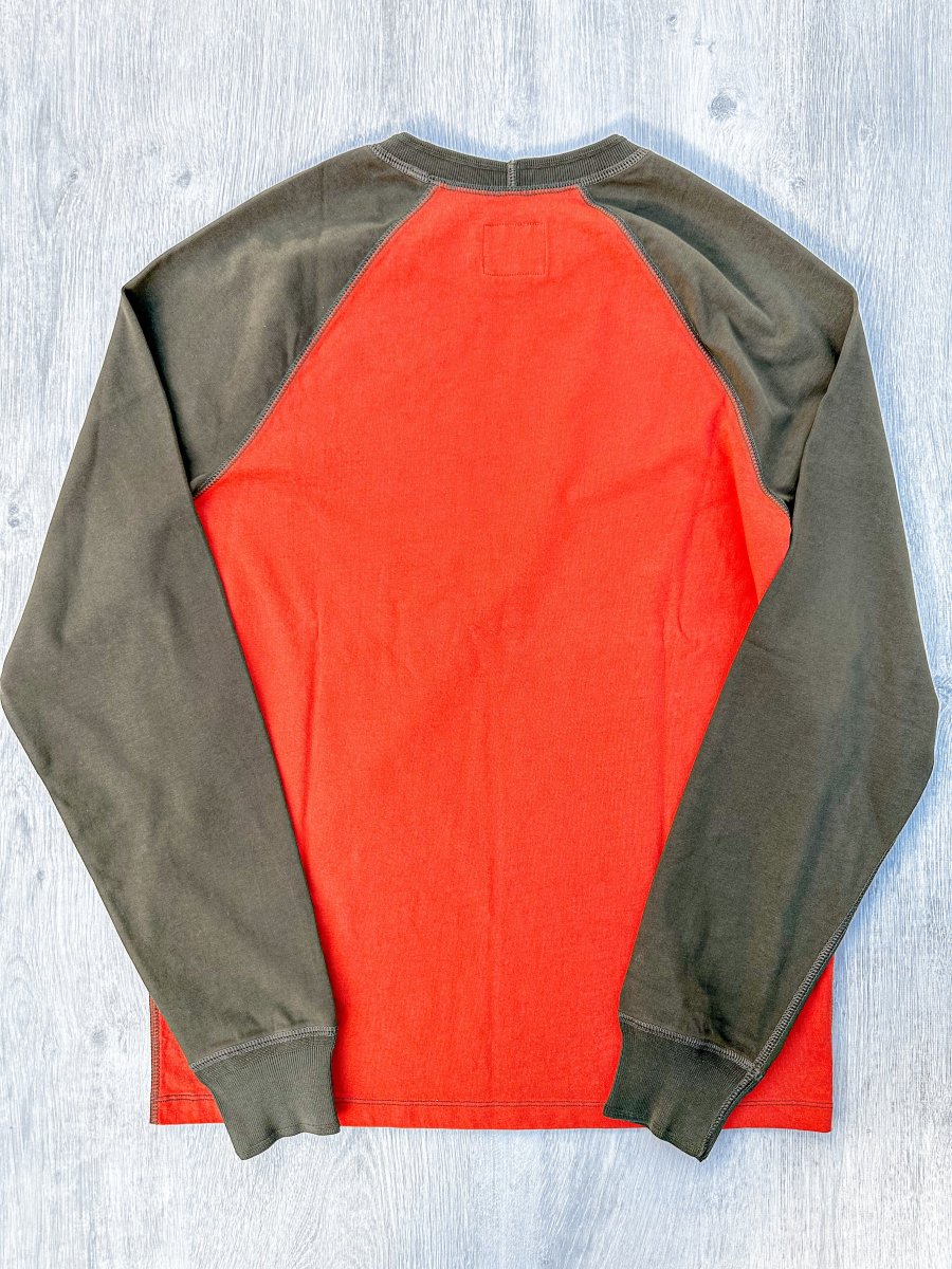 Drake's Rust & Green Long Sleeve Hiking Tee With Chain Stitch Logo - Imagen 3