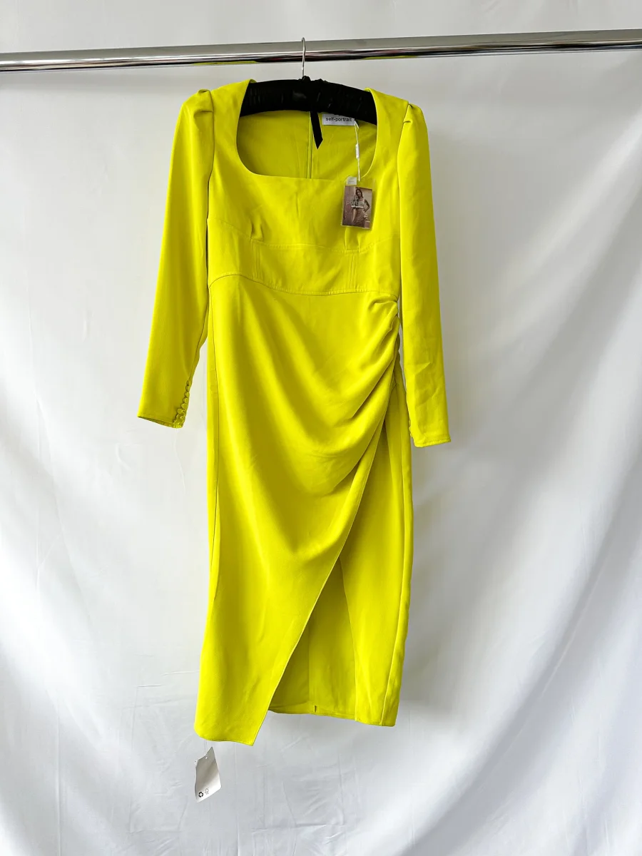 Self-Portrait Lime Green Ruched Crêpe Midi Dress - Imagen 4