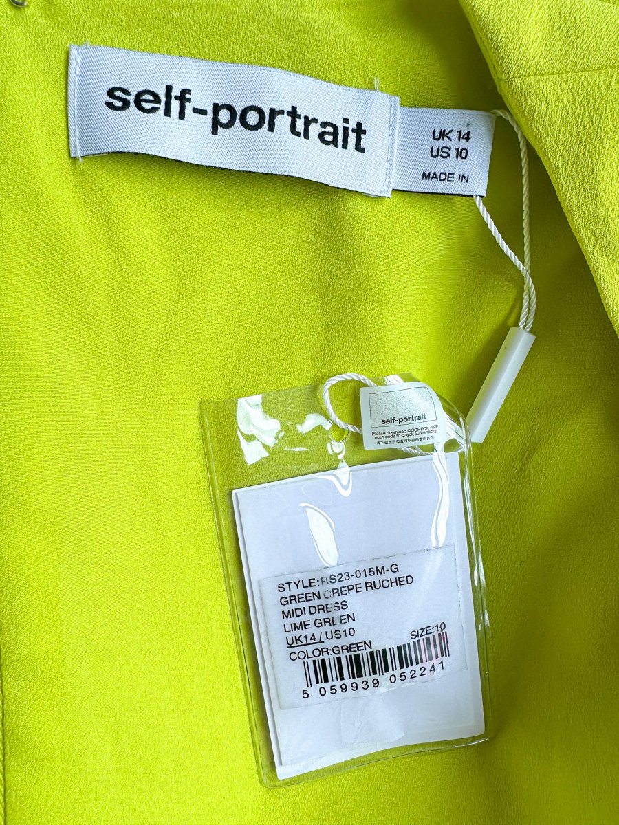 Self-Portrait Lime Green Ruched Crêpe Midi Dress - Imagen 5