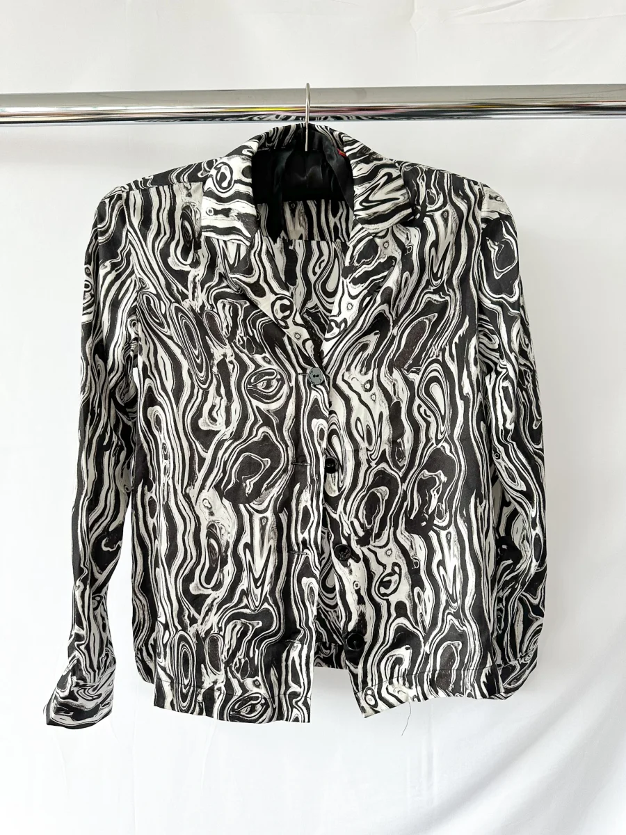 Kitri Abstract Marble Black White Print Blouse Shirt - Imagen 2