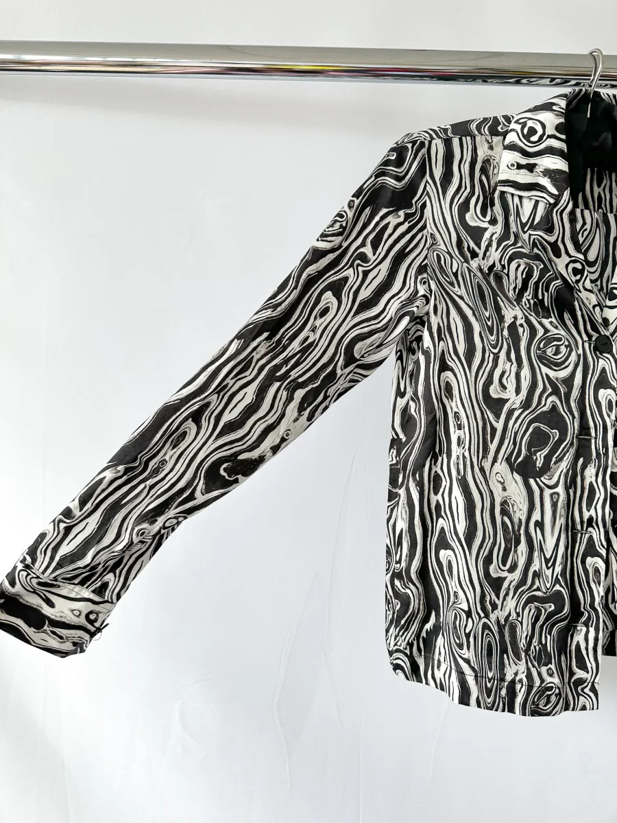 Kitri Abstract Marble Black White Print Blouse Shirt - Imagen 5