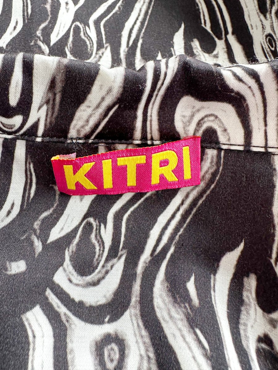 Kitri Abstract Marble Black White Print Blouse Shirt - Imagen 6