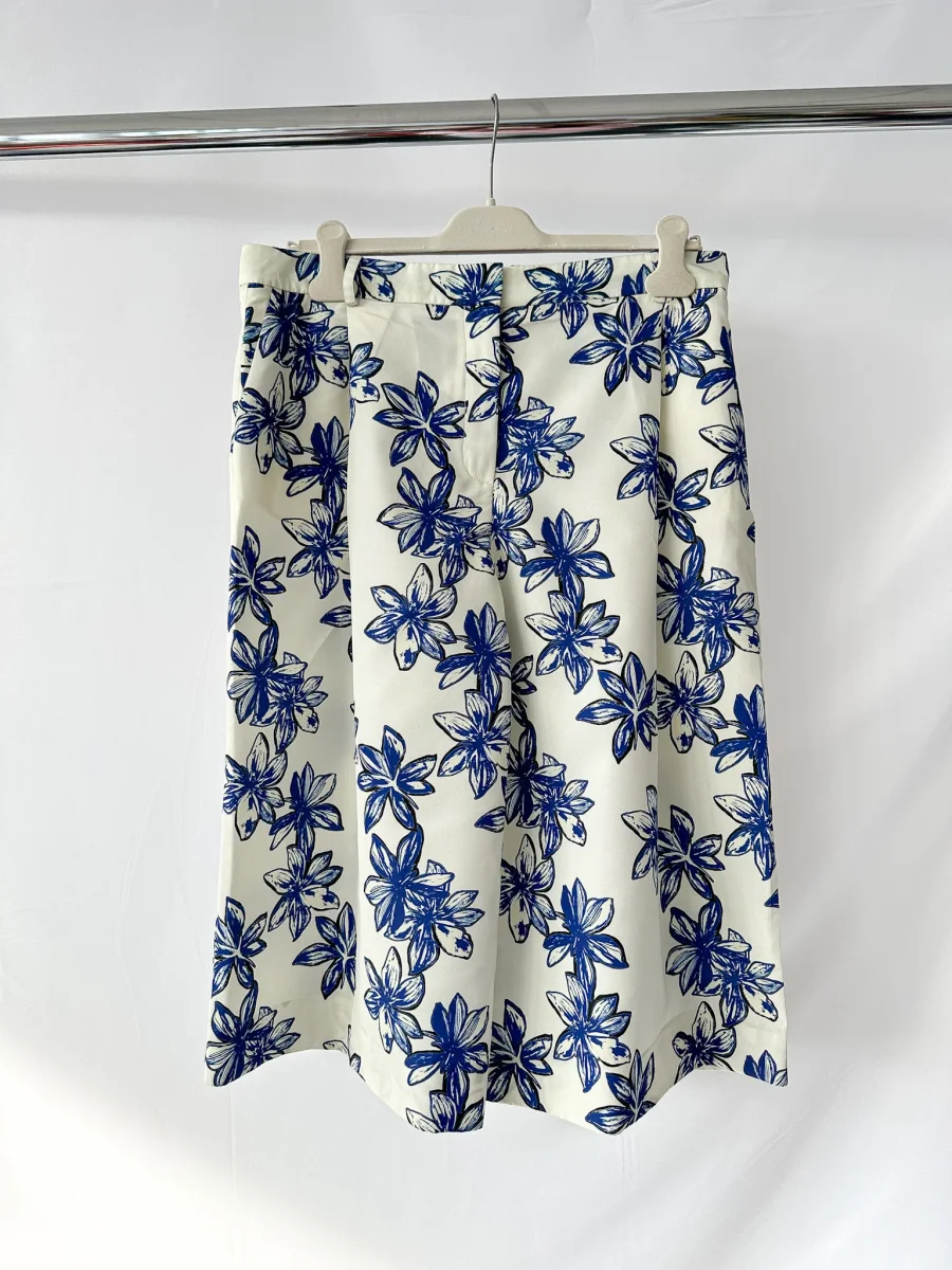 Nina Ricci Blue Floral Print Long Culottes Shorts - Imagen 3