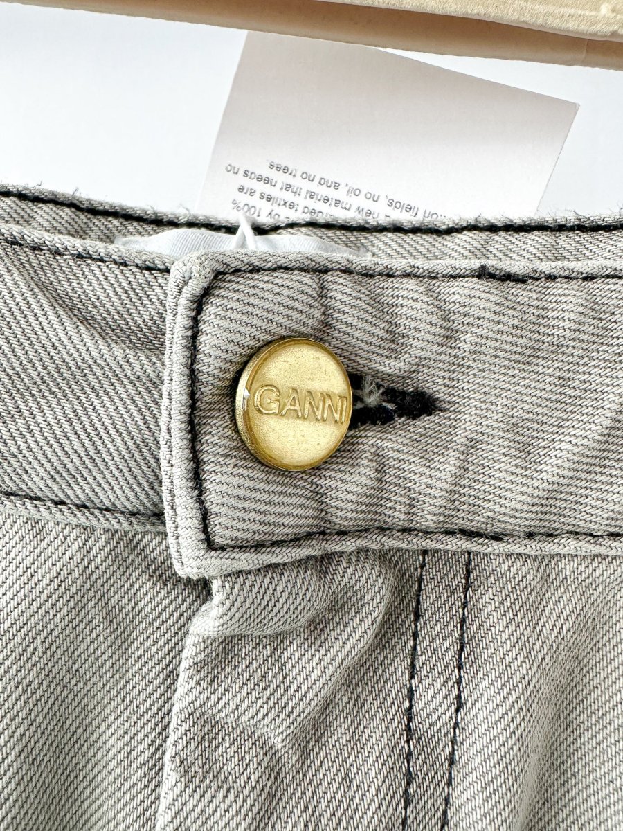 Ganni Grey Preppy Pleated Hem Logo Patch Mini Skirt - Imagen 7
