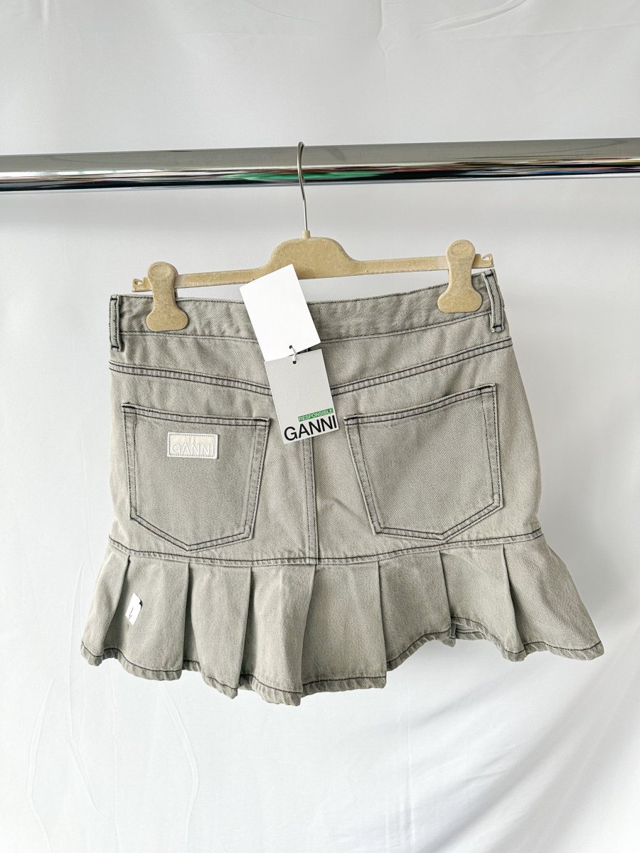 Ganni Grey Preppy Pleated Hem Logo Patch Mini Skirt - Imagen 8