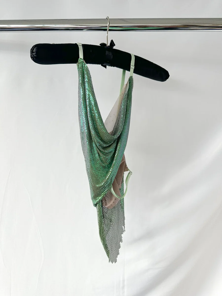 Poster Girl Green Metal Mash Backless Chainmail Bambi Top - Imagen 8