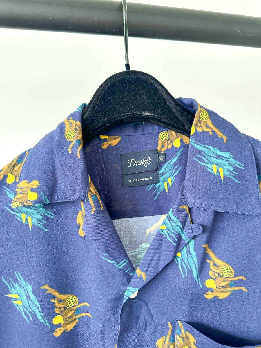 Drake's Navy Bathers Holidays Camp Collar Shirt - Imagen 6