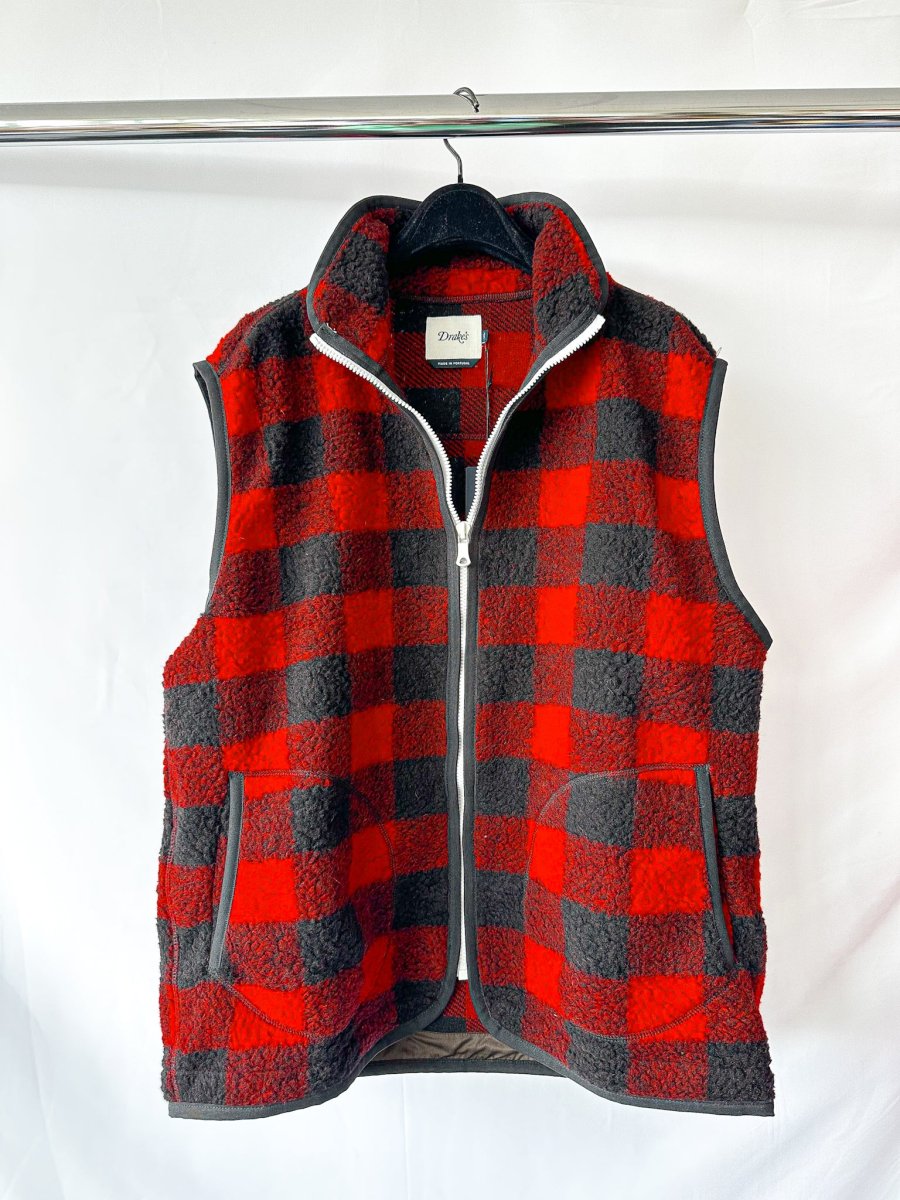 Drake's Buffalo Check Wool Blend Bouclé Vest Gilet In Red Black - Imagen 3
