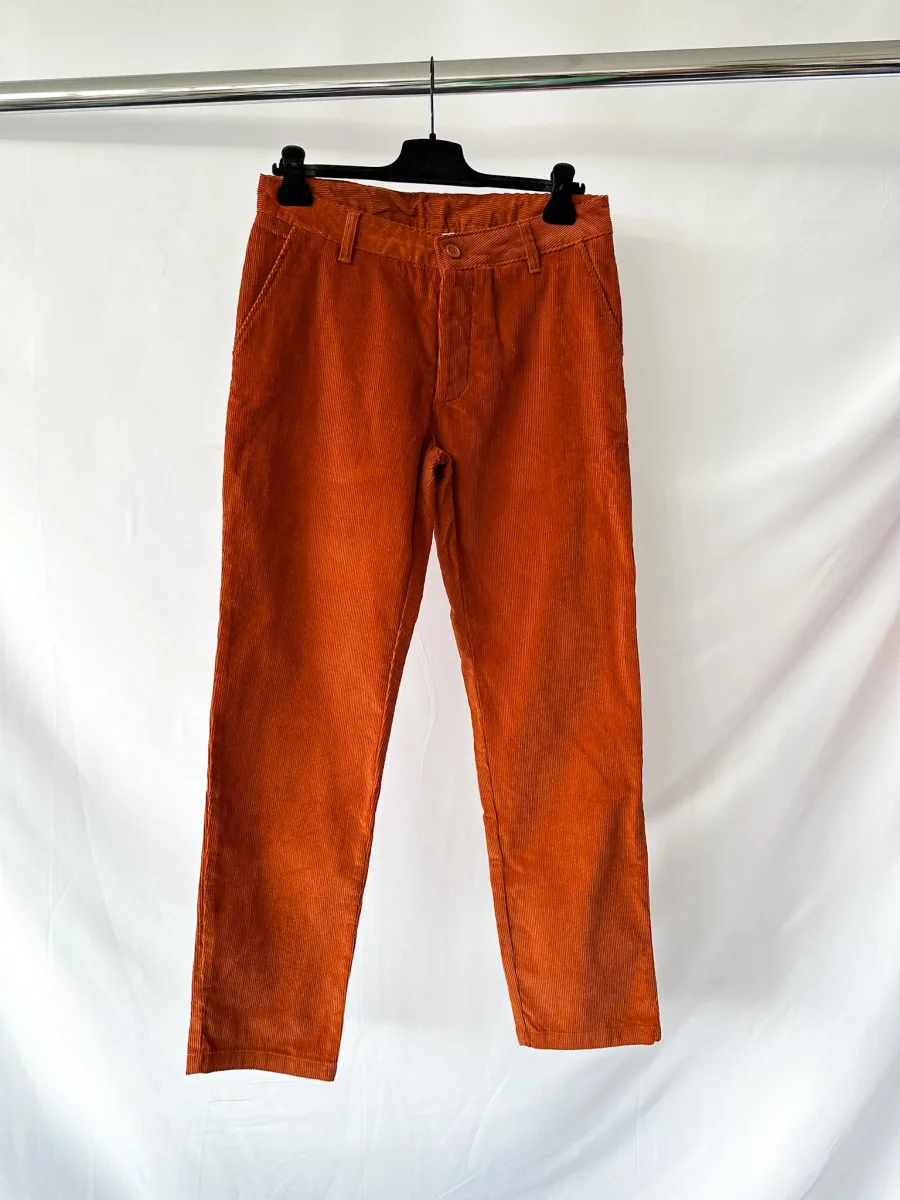 Folk Stanley Tapered Cord Trousers Pants In Rust - Imagen 3
