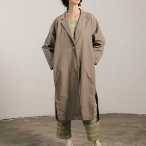Gabardina amplia gris