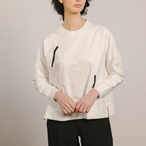 Sudadera blanca con detalles negros