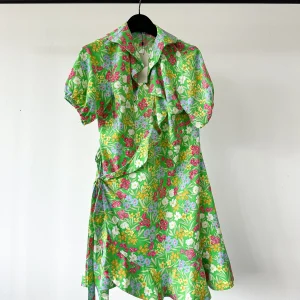 Never Fully Dressed Green Floral Wrap Style Forget Me Not Mini Dress