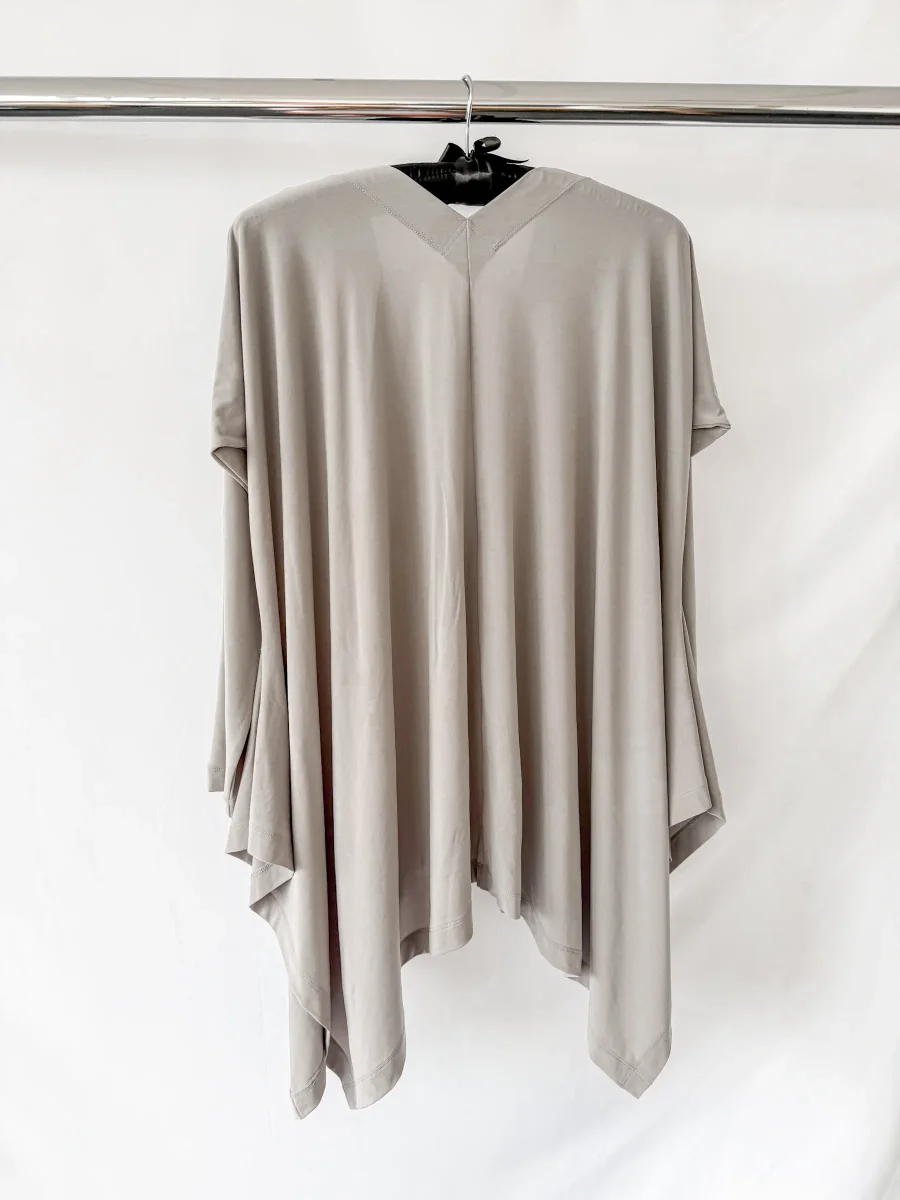 Issey Miyake Grey Asymmetrical V-Neck Cardigan - Imagen 8