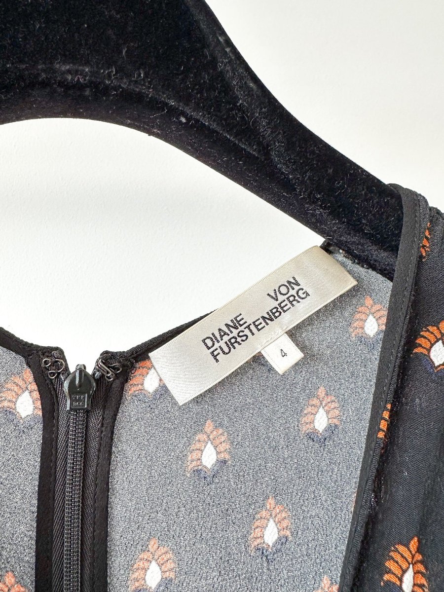 Diane Von Fursternberg Black V-Neck Crepe Printed Dress - Imagen 4