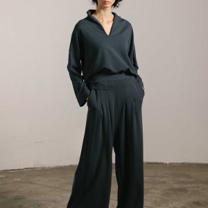 Pantalón azul marino con pinzas