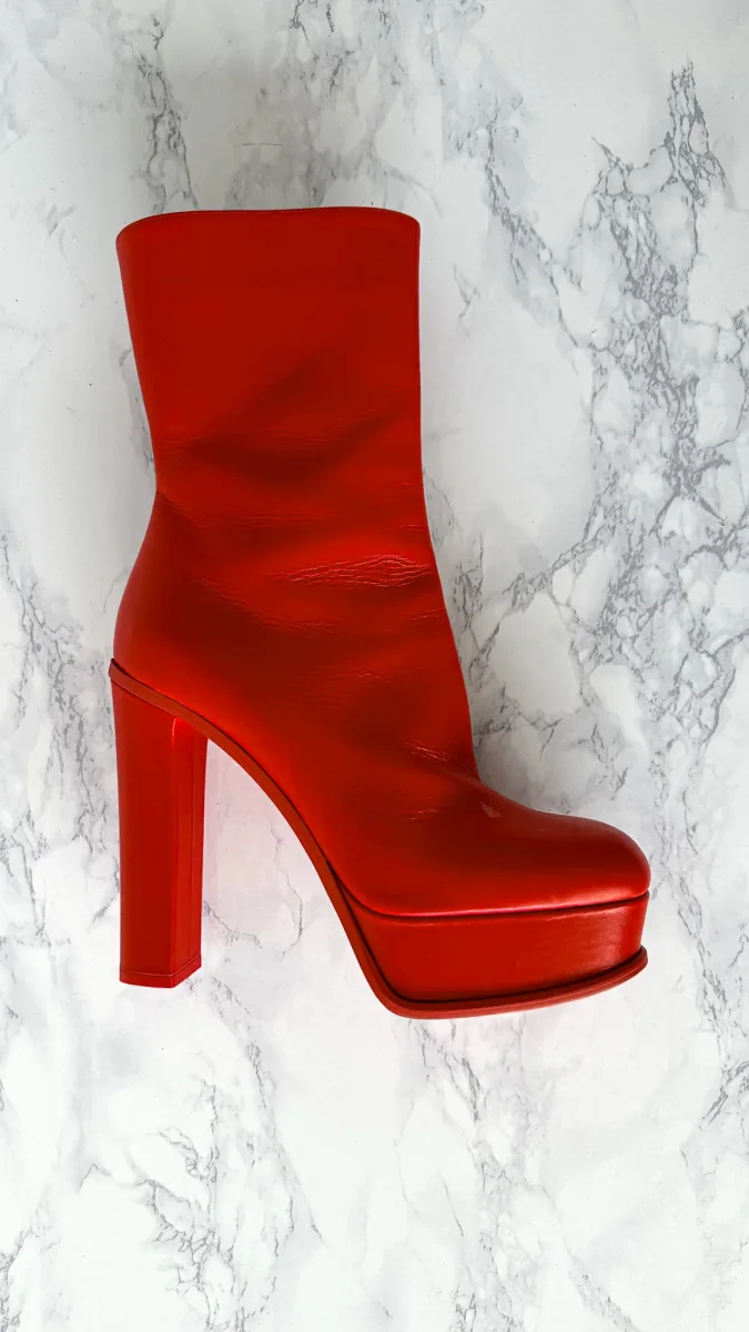 Alexander McQueen Red Platform Red Sole High Heel Boots - Imagen 2