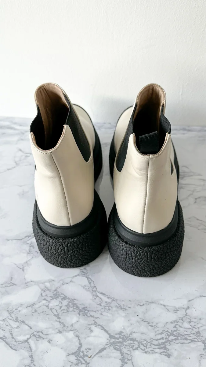 Stuart Weitzman Charli Oat White Ankle Chelsea Boots - Imagen 6