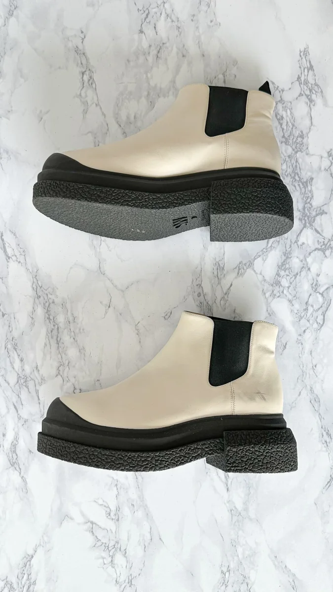 Stuart Weitzman Charli Oat White Ankle Chelsea Boots - Imagen 3