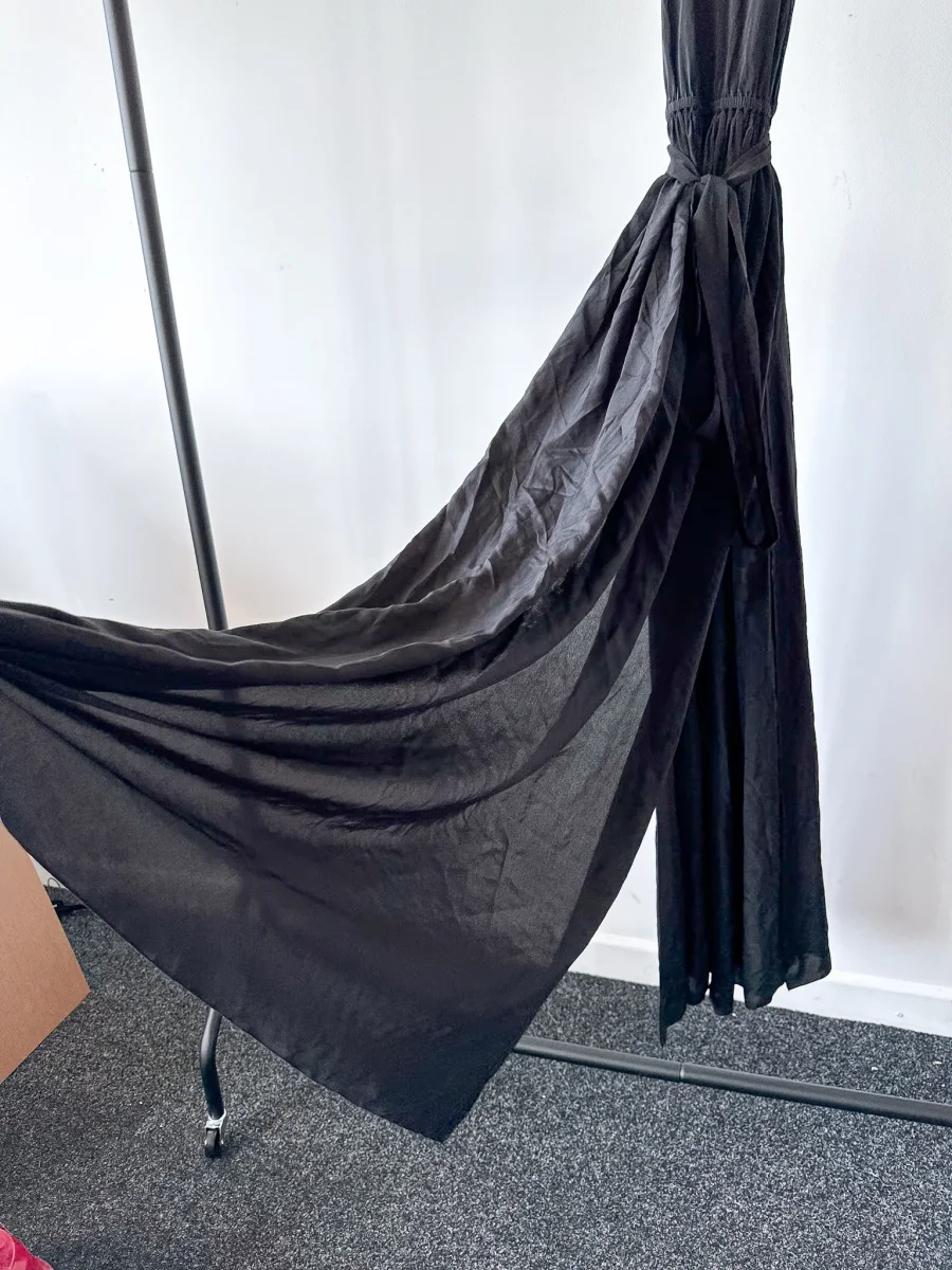 Alexander Terekhov Black High Slit Leg Silk Dress - Imagen 9