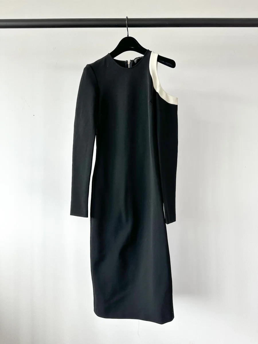 David Koma Black Cold Shoulder Long Sleeve Crepe Shift Dress - Imagen 4