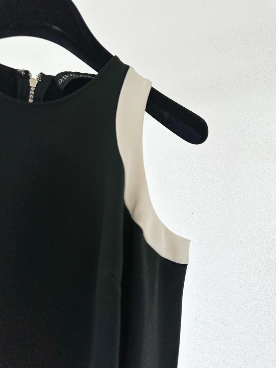 David Koma Black Cold Shoulder Long Sleeve Crepe Shift Dress - Imagen 6