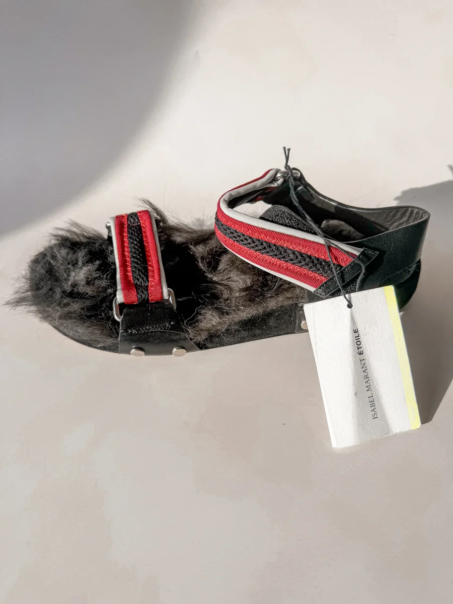Isabel Marant Etoile Black Fluffy Shearling Lined Strappy Sandals - Imagen 2
